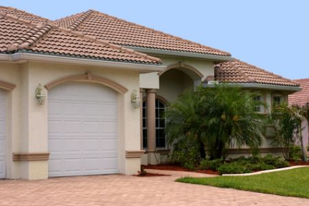 Can Your Existing Roof Support Solar Panels? What Greater Orlando Homeowners Should Know
